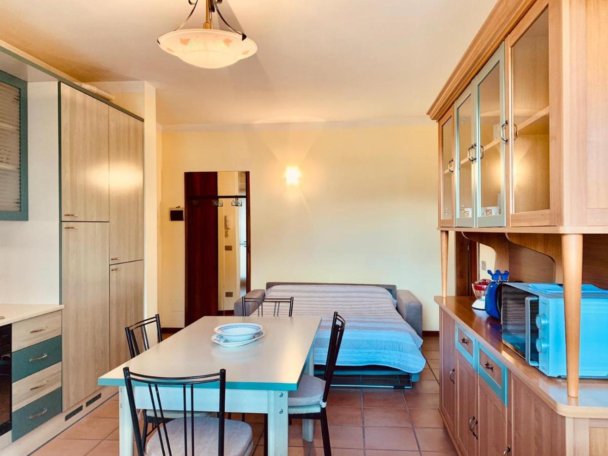 Little Italy Apt Sirmione Сирмионе Екстериор снимка