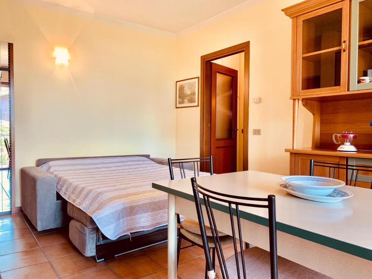 Little Italy Apt Sirmione Сирмионе Екстериор снимка