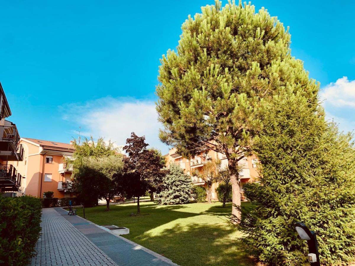 Little Italy Apt Sirmione Сирмионе Екстериор снимка