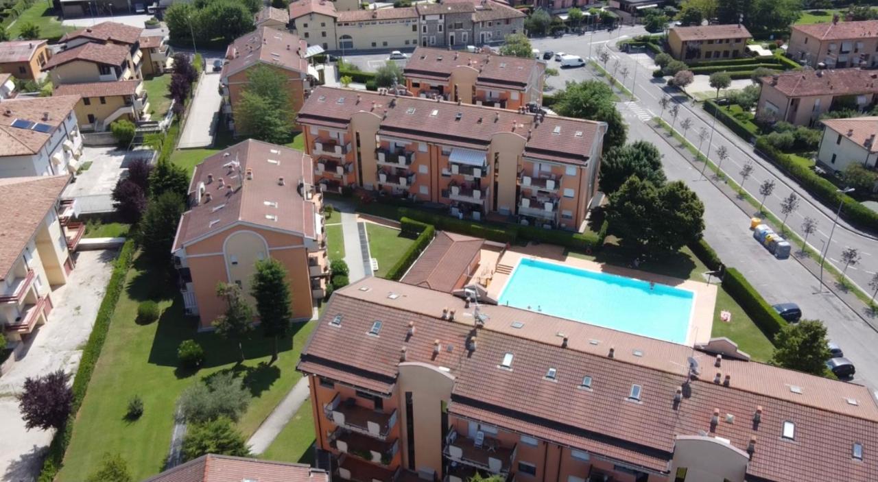 Little Italy Apt Sirmione Сирмионе Екстериор снимка